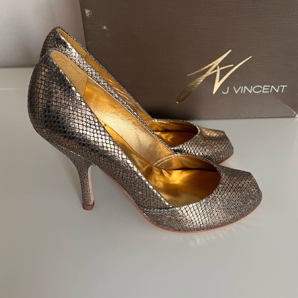 NIB J Vincent gold heels - Picture 1 of 5